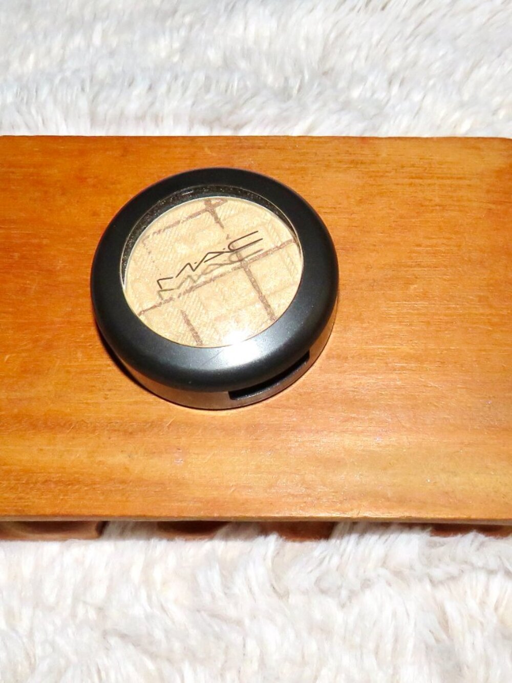 MAC Cosmetics Golden Crown Eyeshadow Tartan Tale Collection
